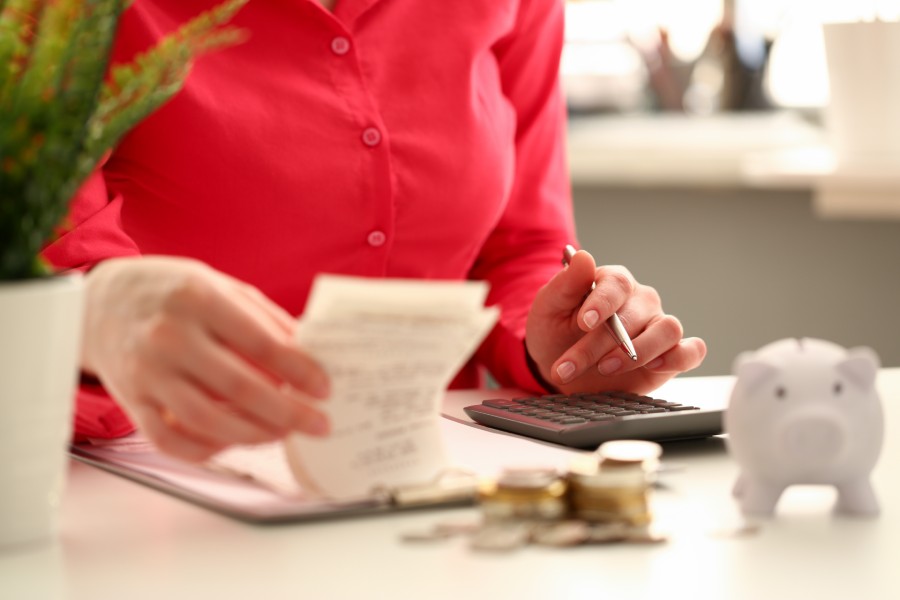 IPVA e IPTU: saiba quando é vantajoso pagar os impostos à vista ou parcelar