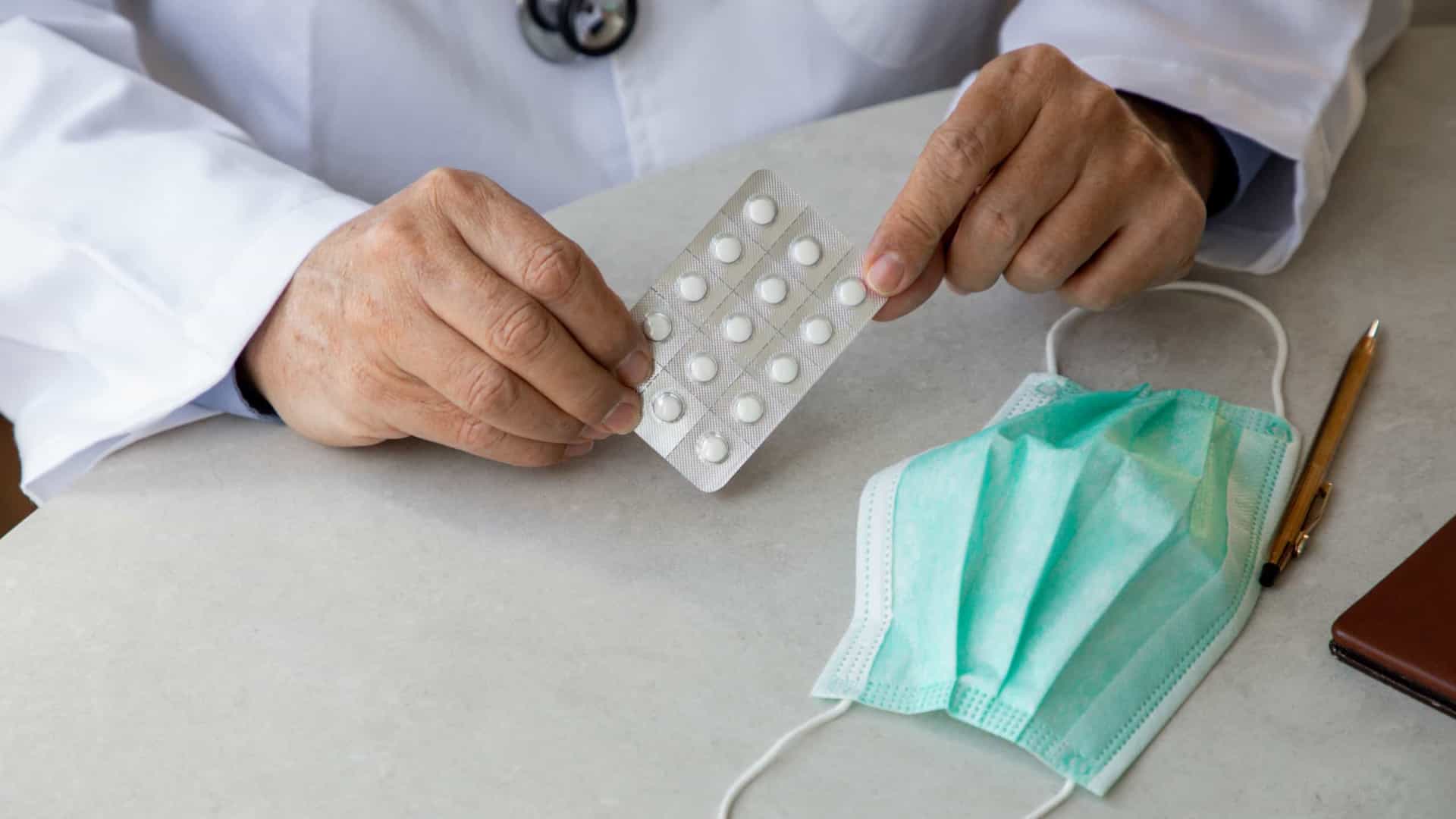 Dois remédios contra a covid-19 vão ser fabricados na forma de genérico, informa OMS