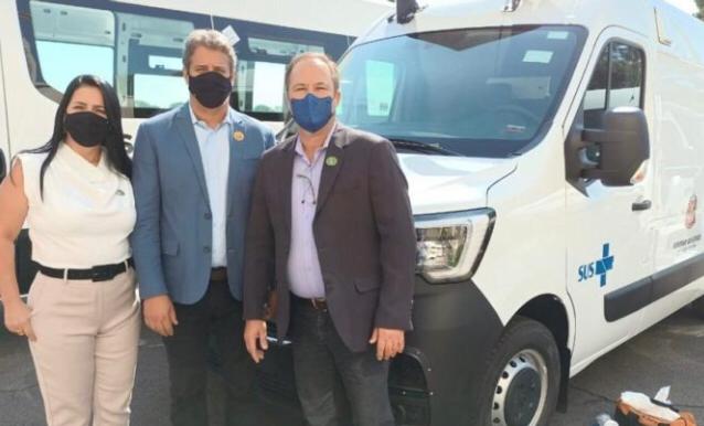Prefeito de Jeriquara consegue ambulância, caminhão de lixo e Patrulha Agrícola