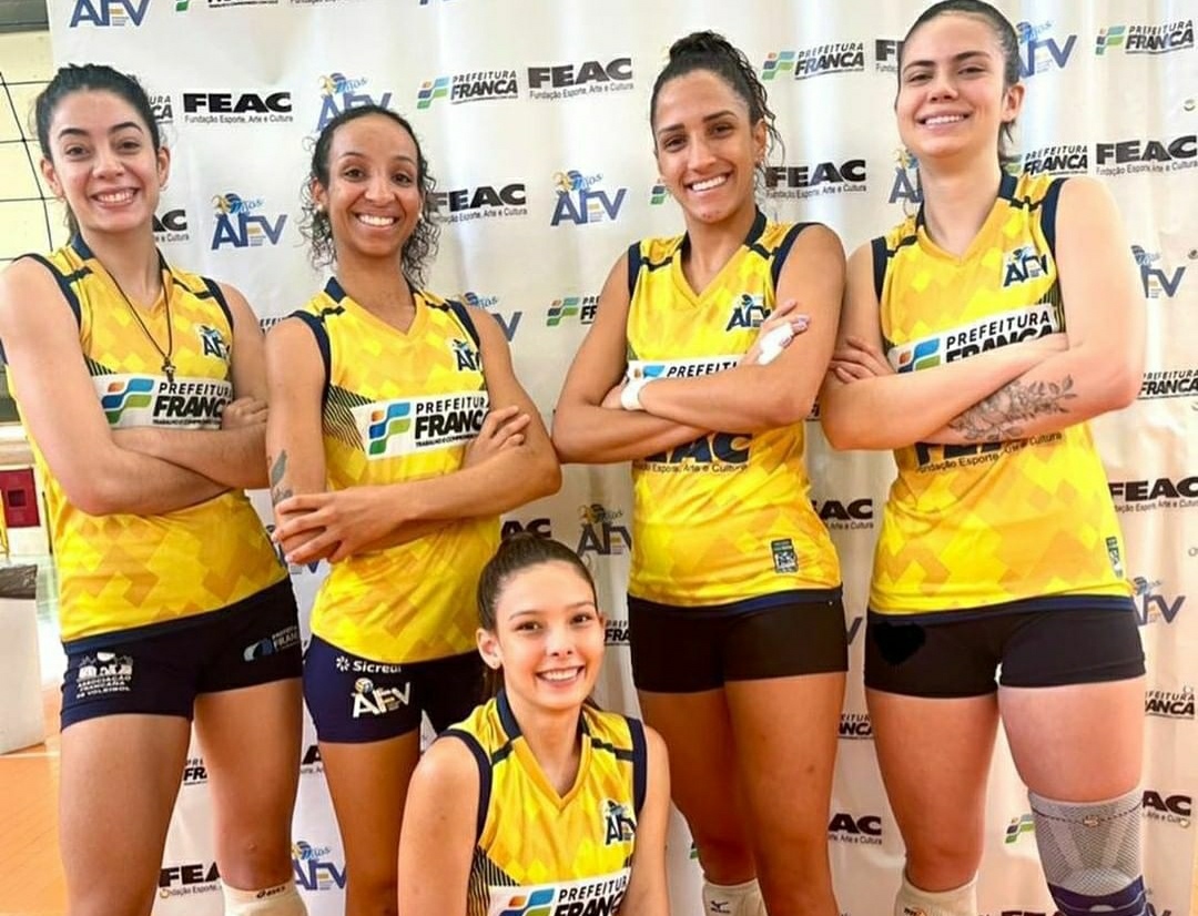 Vôlei feminino de Franca perde do Flamengo, no ginásio Champagnat, por 3 sets a 1