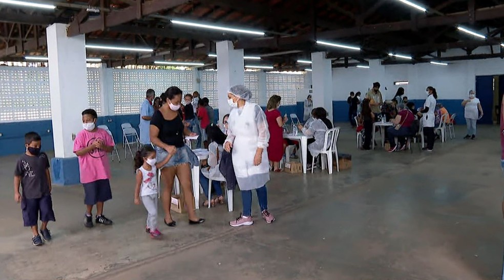 Mutirão de vacinação contra a Covid-19 em parque aplica 3,5 mil doses em Franca