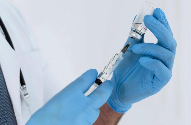 3ª dose da vacina contra Covid evita casos graves em 95%, mostra estudo italiano