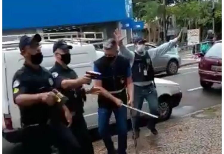 Briga entre fiscais da Prefeitura de Franca e ambulante causa comoção no centro