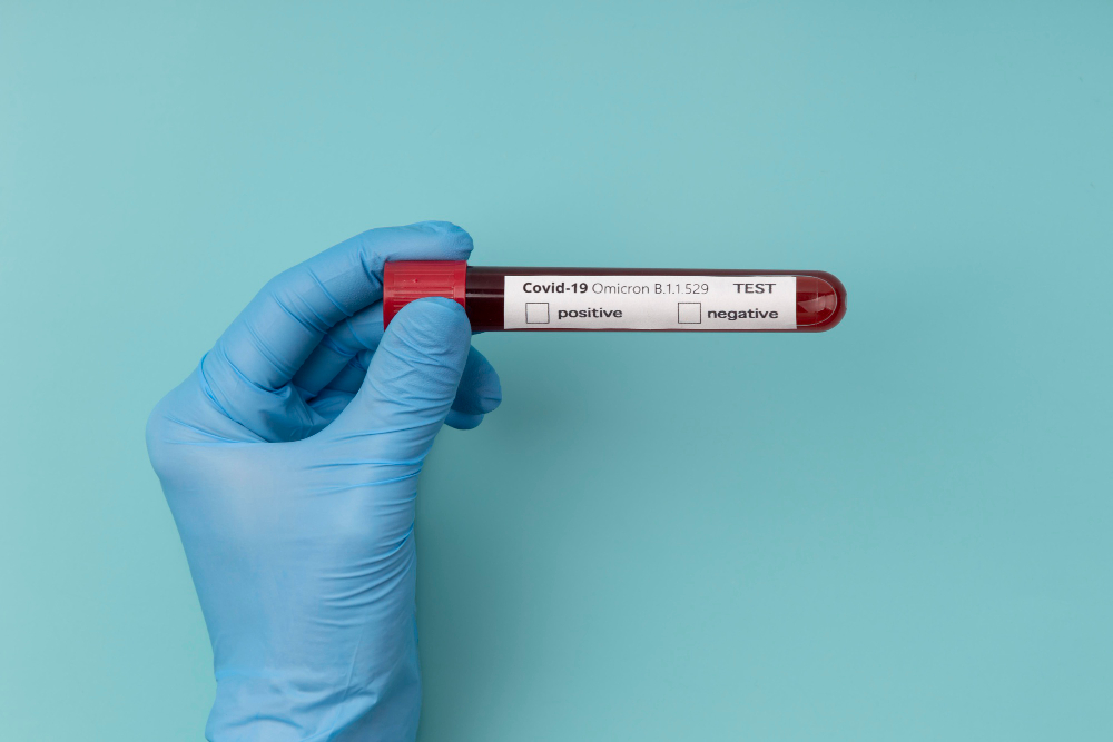Nova variante mais contagiosa de Covid chega ao Brasil. Saúde confirma três casos