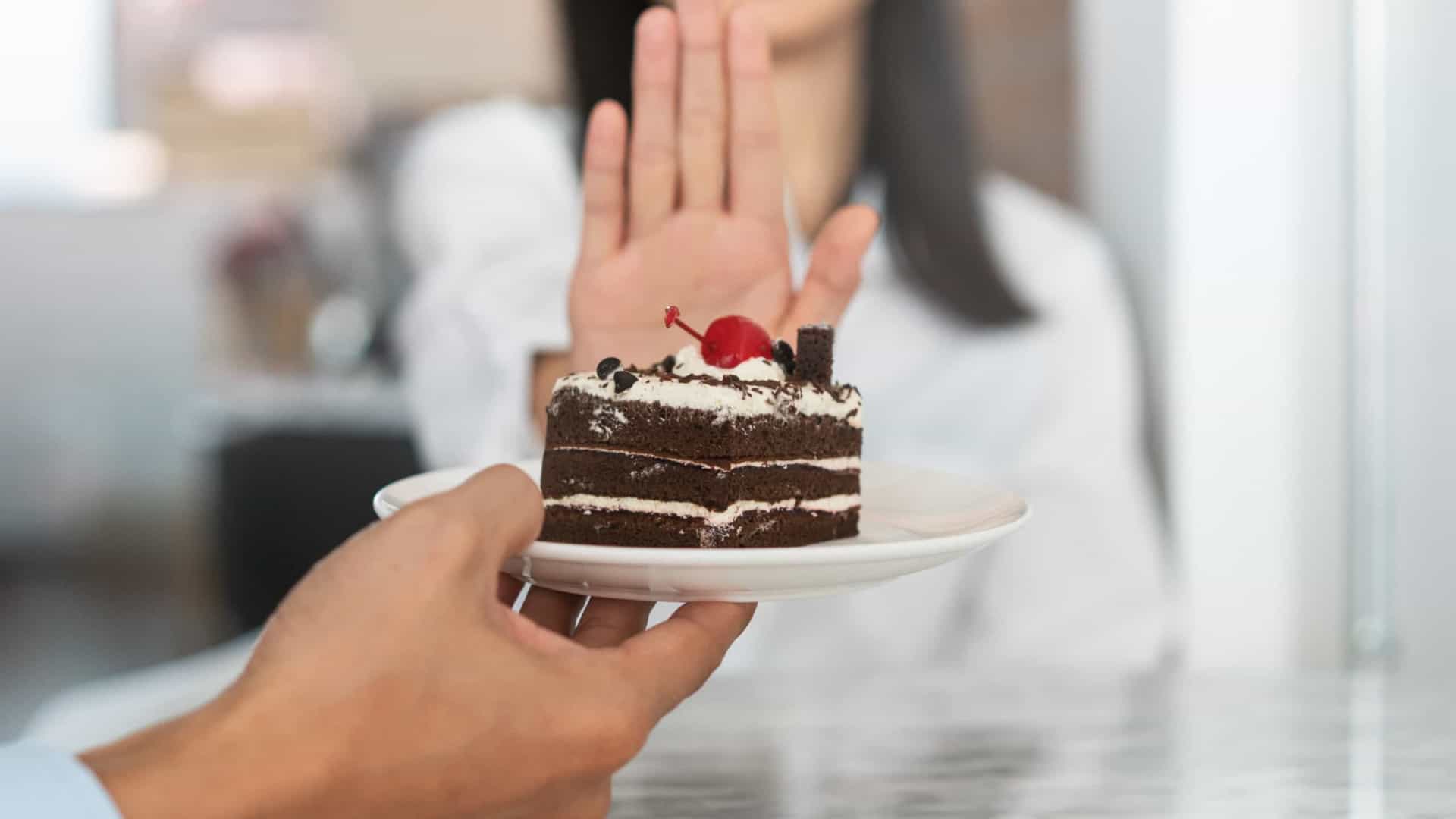 Comer menos ajuda a retardar o processo de envelhecimento, revela estudo