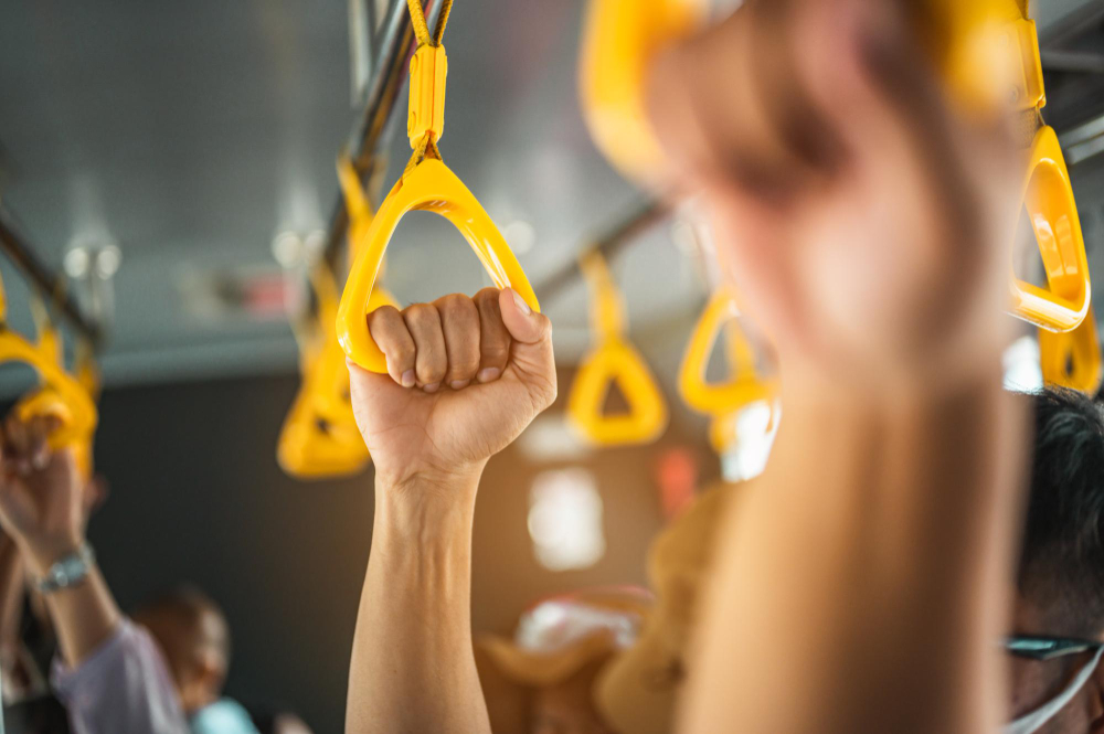 Transporte público é o “vilão” para transmissão da variante Ômicron, mostra estudo