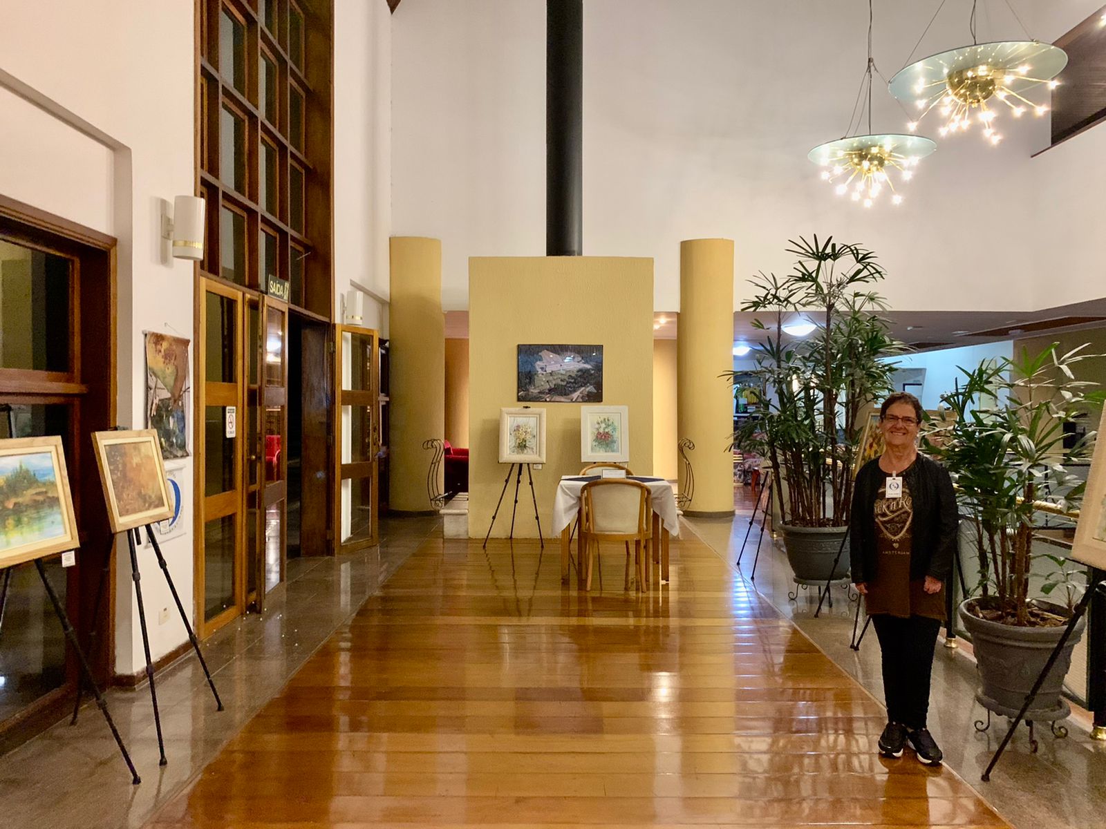 Maria Goret Chagas realiza exposição “Colorindo Março”, em Campos do Jordão