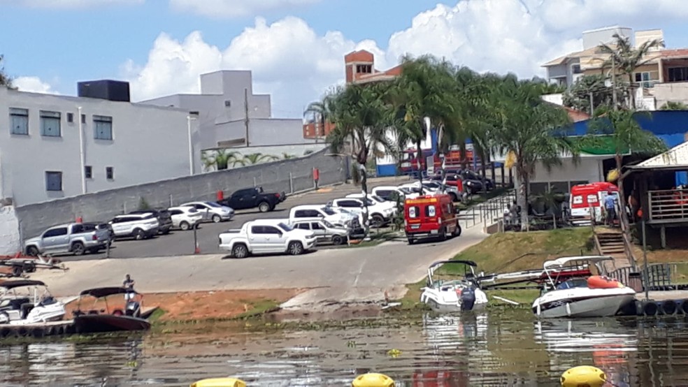 Explosão em lancha de passeio deixa oito pessoas feridas no Lago de Furnas