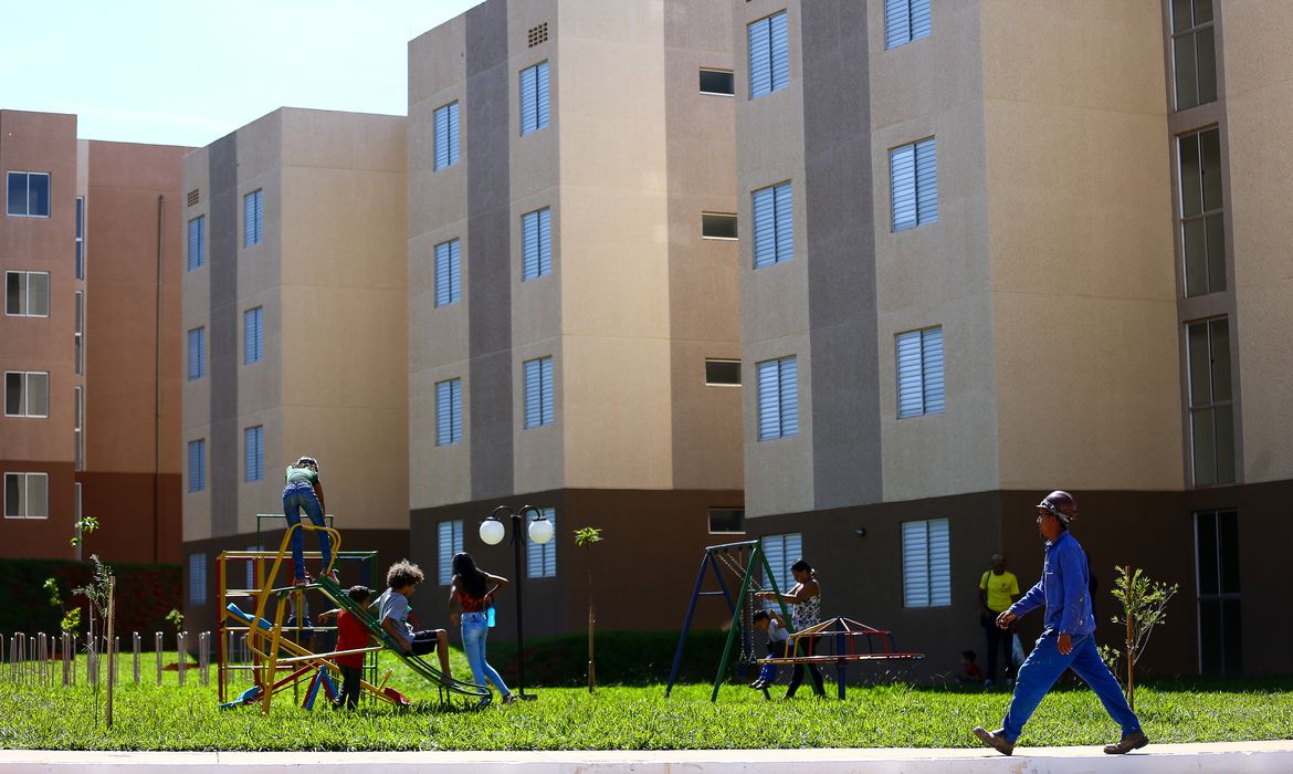 Governo Federal apoia a regularização de 100 mil moradias de famílias de baixa renda
