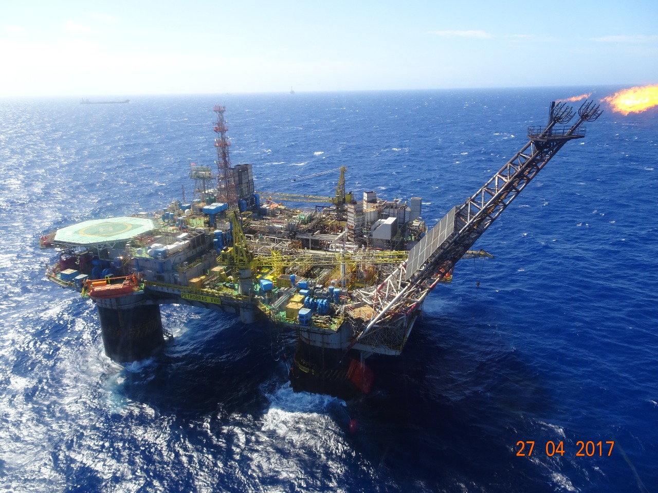 EUA pedem, e Brasil vai aumentar produção de petróleo por causa da guerra