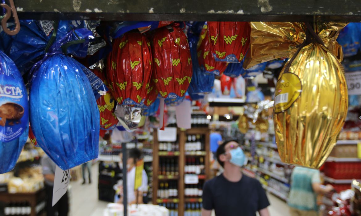 Supermercados apontam aumento de até 40% nos preços dos ovos de Páscoa