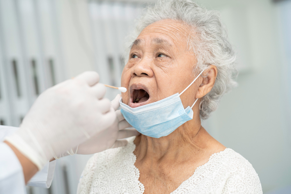 Novo alerta: casos sintomáticos de Covid na China mais que triplicam em 24 horas
