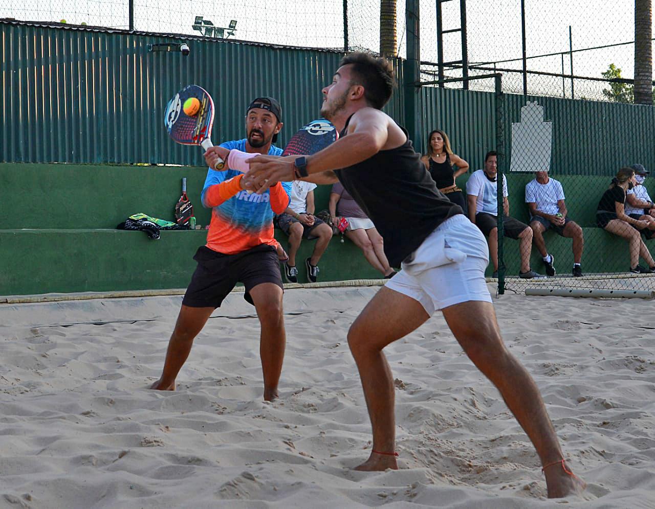 Beach Tennis é a opção de esporte do momento: o que é e quais seus benefícios?
