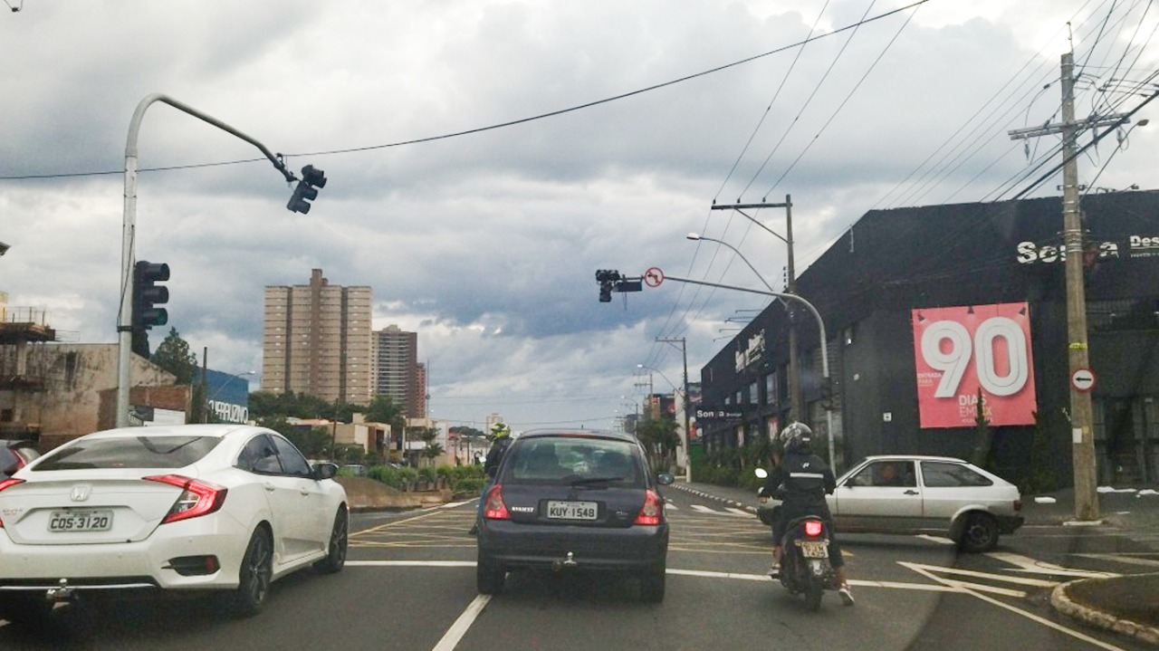 Semáforos da Alonso y Alonso apagam, trânsito fica tenso e motoristas se irritam