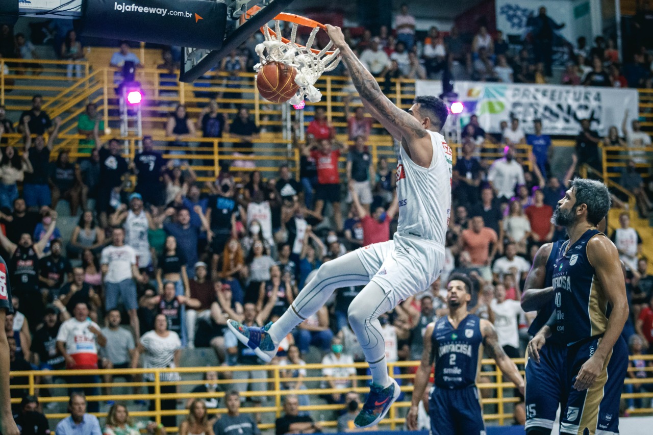 Sesi Franca vence a Unifacisa com cesta “ninja” de Jhonatan e garante o 1° lugar