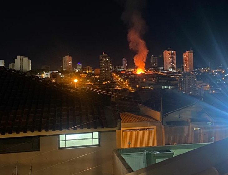 Incêndio no Centro destrói antigo espaço da Over Night. Assista o vídeo aqui