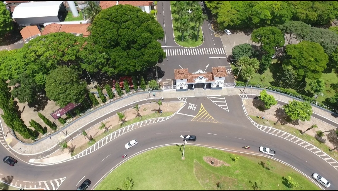 Serviços públicos e bancos fechados: serviços essenciais de saúde funcionam hoje
