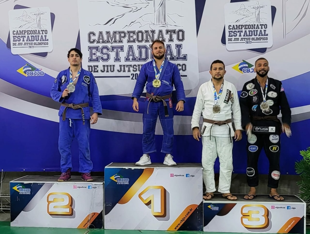Francano disputa o Carioca de jiu jitsu e volta com medalha de prata