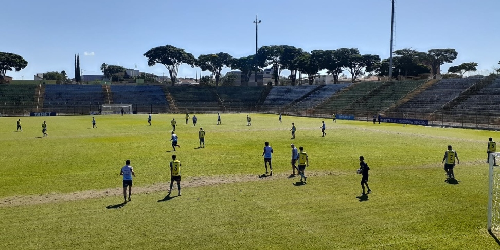 Francana realiza treino nesta sexta-feira visando estreia em casa, contra o CAT