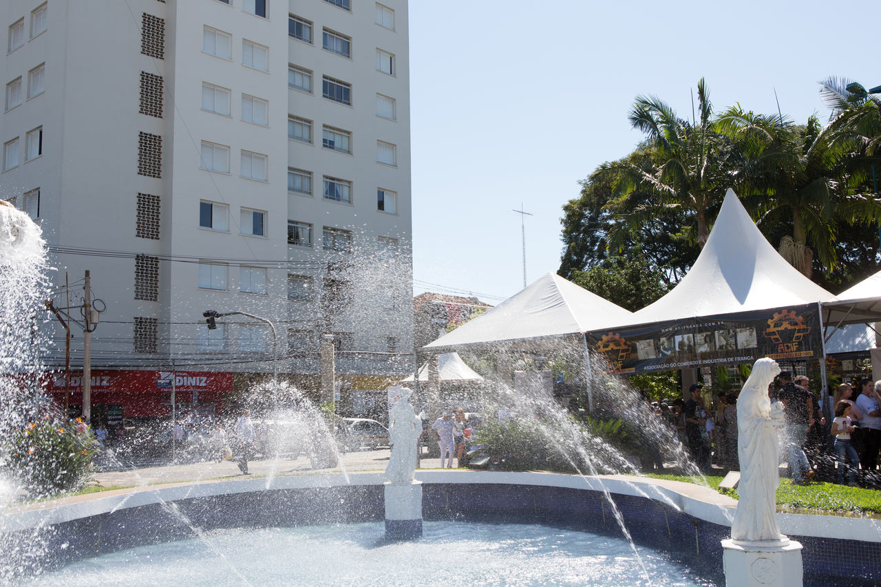 Dia das Mães ACIF tem serviços de beleza gratuitos na praça central
