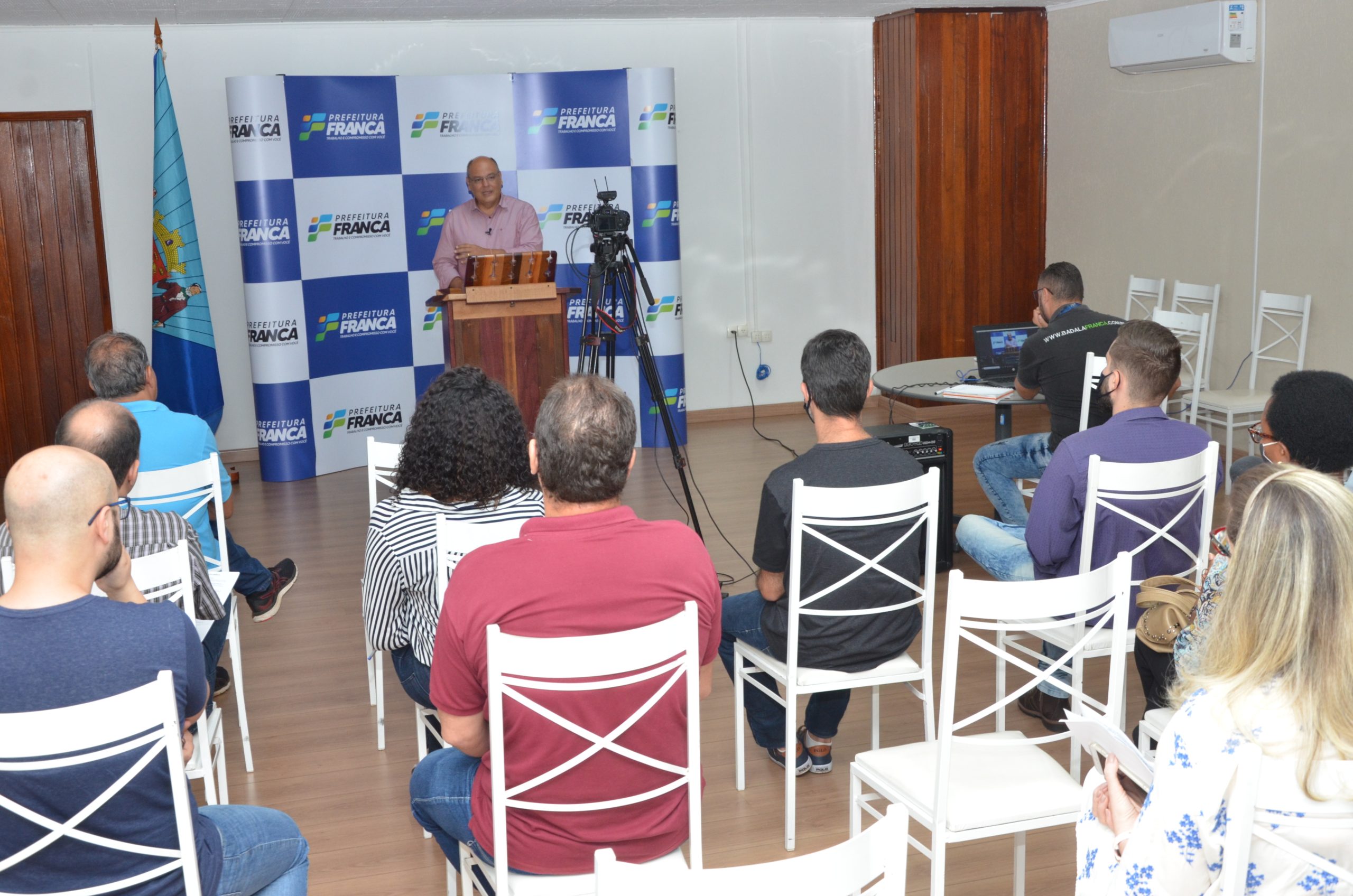Alexandre Ferreira apresenta projeto para acelerar procedimentos para MEIs
