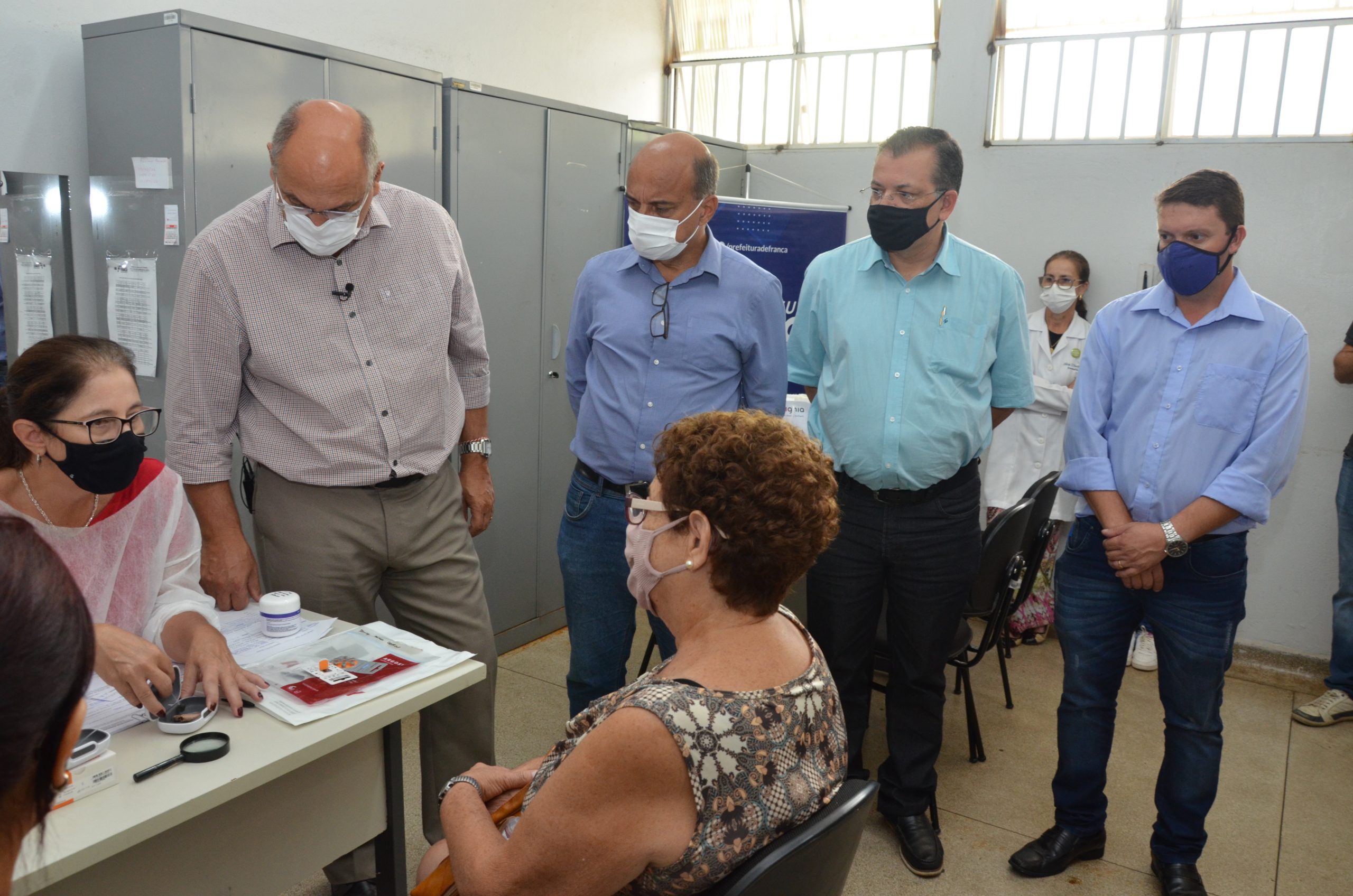 Prefeito Alexandre Ferreira participa da entrega de aparelhos auditivos a pacientes