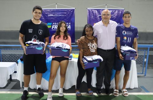 Atletas do Handebol recebem material esportivo da Prefeitura de Franca - Jornal da Franca