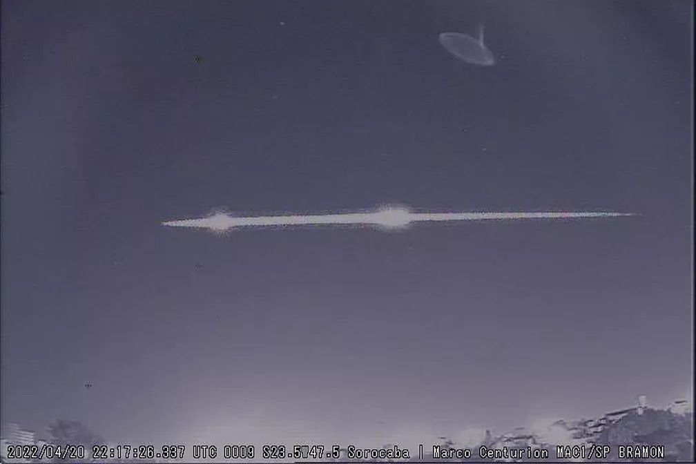 Meteoro explode duas vezes e deixa rastro no céu: “O mais incrível que já vi”