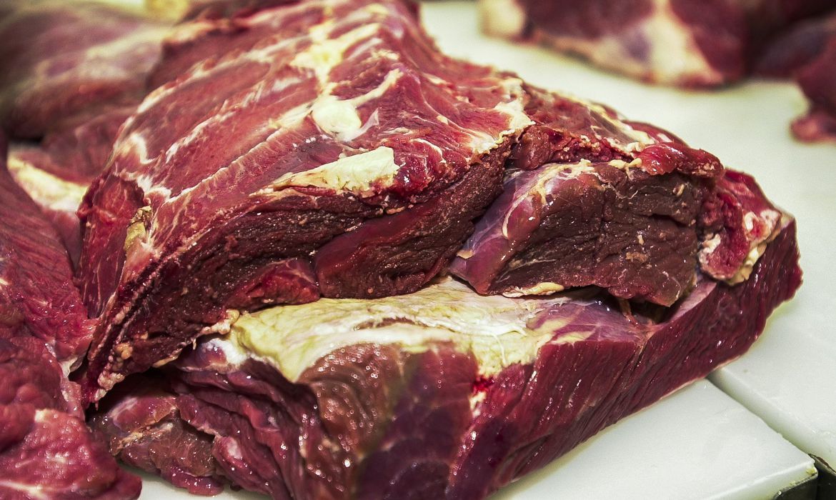 Para conter inflação, governo zera imposto de importação de alimentos. Veja a lista