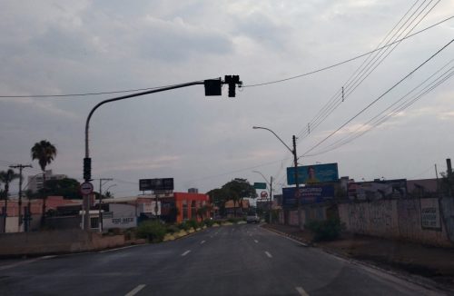 Semáforos mais uma vez dão defeito e deixam motoristas irritados na região central - Jornal da Franca