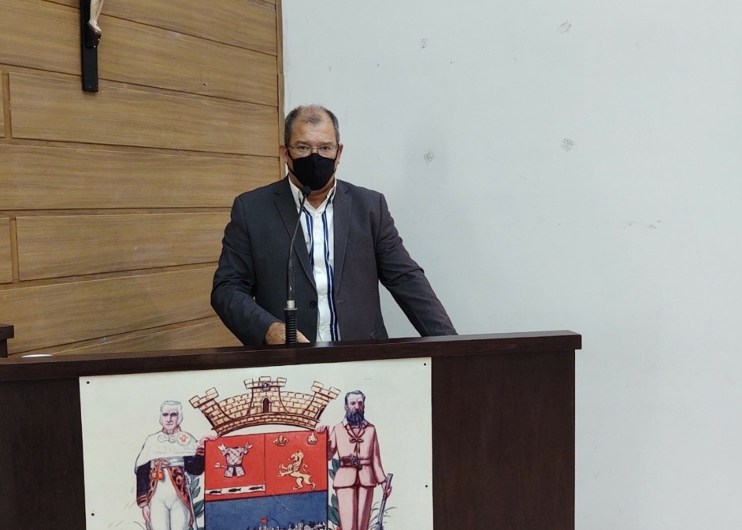 Colecionadores, atiradores e caçadores serão homenageados; vereadora bate contra