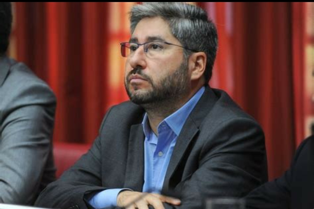 Famoso por “encoxada”, deputado quer proibir o termo “carne” em produtos vegetais