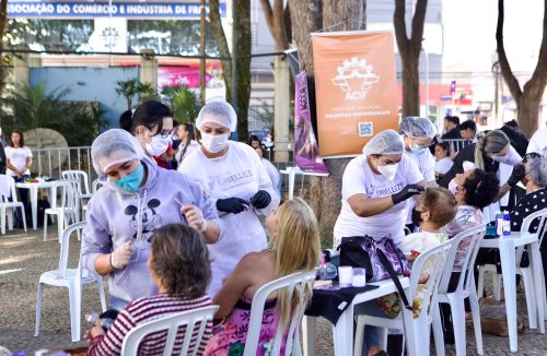 Dia das Mães ACIF reúne cerca de 1,5 mil pessoas no Centro de Franca - Jornal da Franca