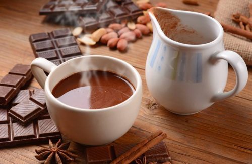 Aprenda como fazer chocolate quente com creme de leite que fica muito cremoso - Jornal da Franca