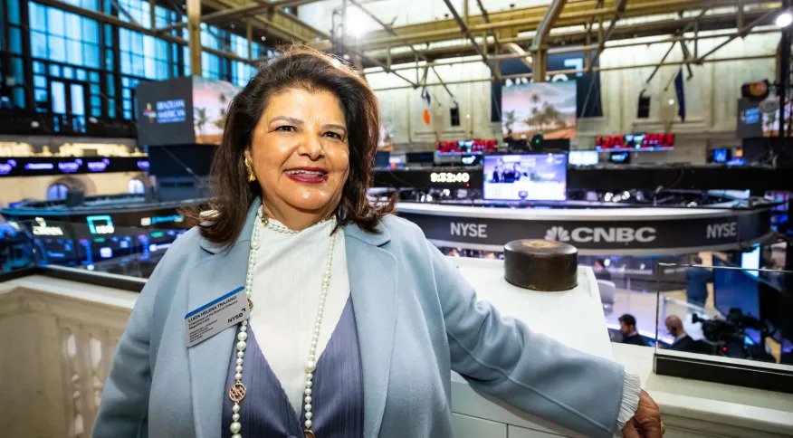 Empresária Luiza Trajano toca sino de abertura de sessão na Bolsa de Nova Iorque