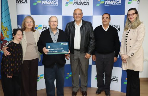 IPTU em Dia: Alexandre Ferreira entrega prêmio de quase R$ 72 mil ao ganhador - Jornal da Franca