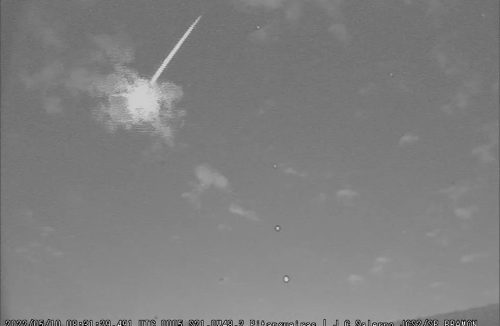 Meteoro explode no céu a 140 quilômetros de Franca. Veja as imagens captadas - Jornal da Franca