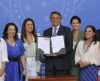Bolsonaro assina medida que libera saque do FGTS para trabalhadoras pagarem creche - Jornal da Franca