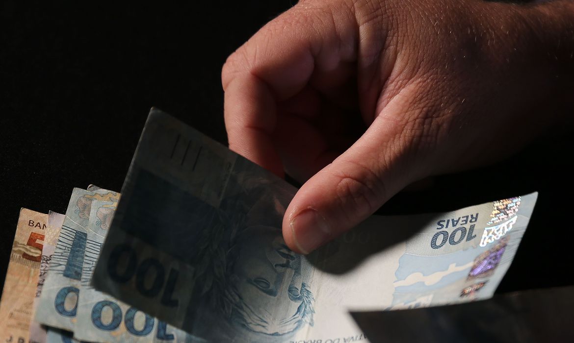 Bancos encerram nesta segunda-feira, 15, transferências via DOC; veja como fica