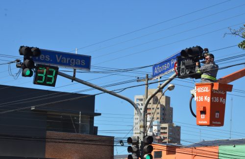 Novos semáforos com temporizadores são instalados em Franca – confira os locais! - Jornal da Franca