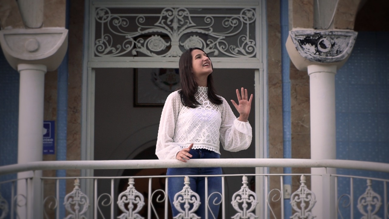 Canta e encanta; cantora gospel francana de 16 anos tem 100 mil inscritos no YouTube