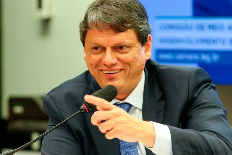 Tarcísio de Freitas chega na sexta (17) e mantém reunião com calçadistas francanos