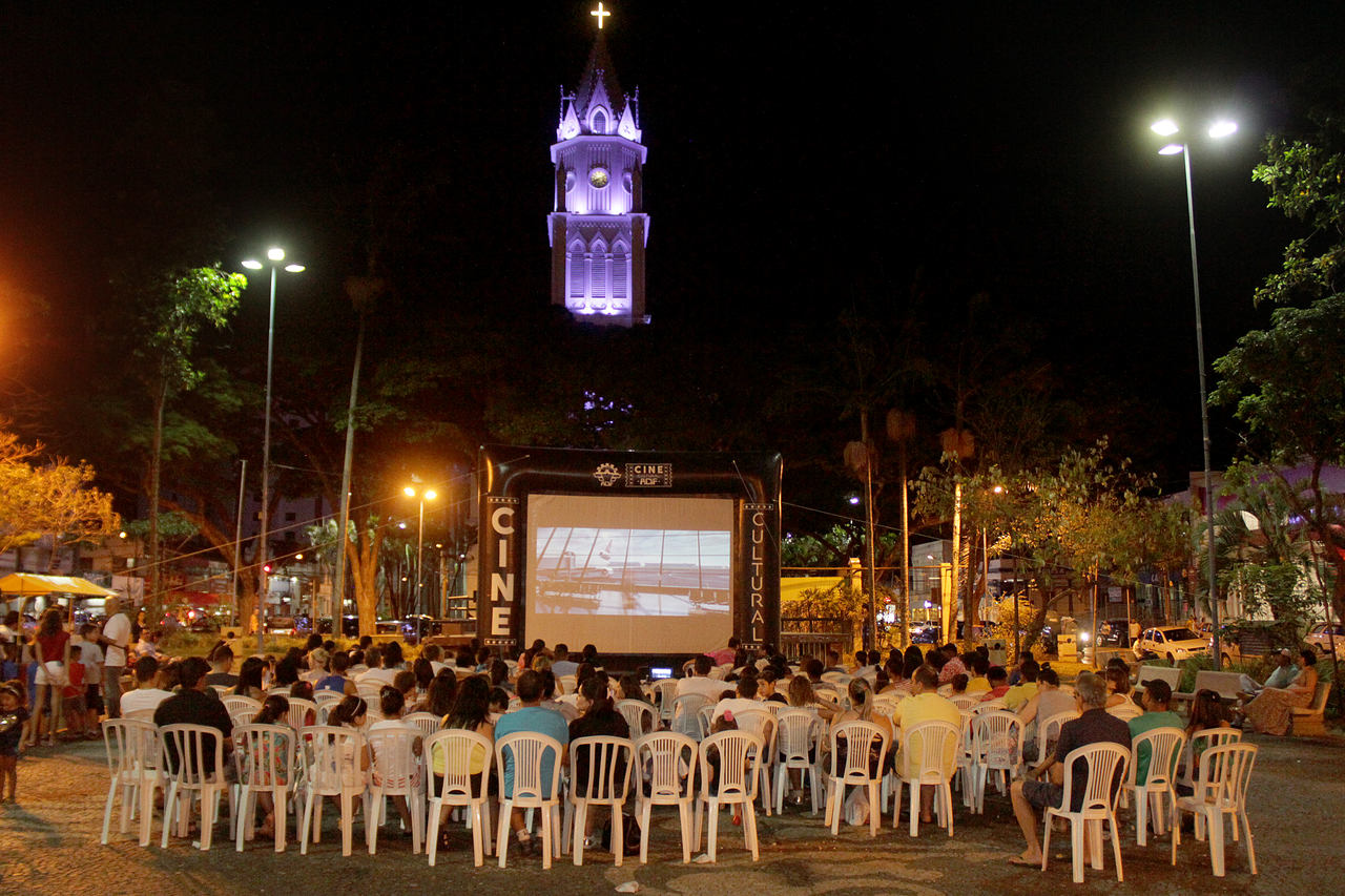 Dia dos Namorados ACIF tem cine no Centro e serviços de beleza na Estação