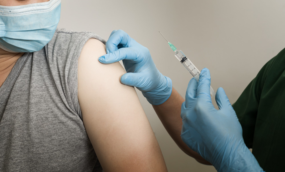Com vacinação avançada no país, Covid mata 11 vezes menos que no auge da 2ª onda,