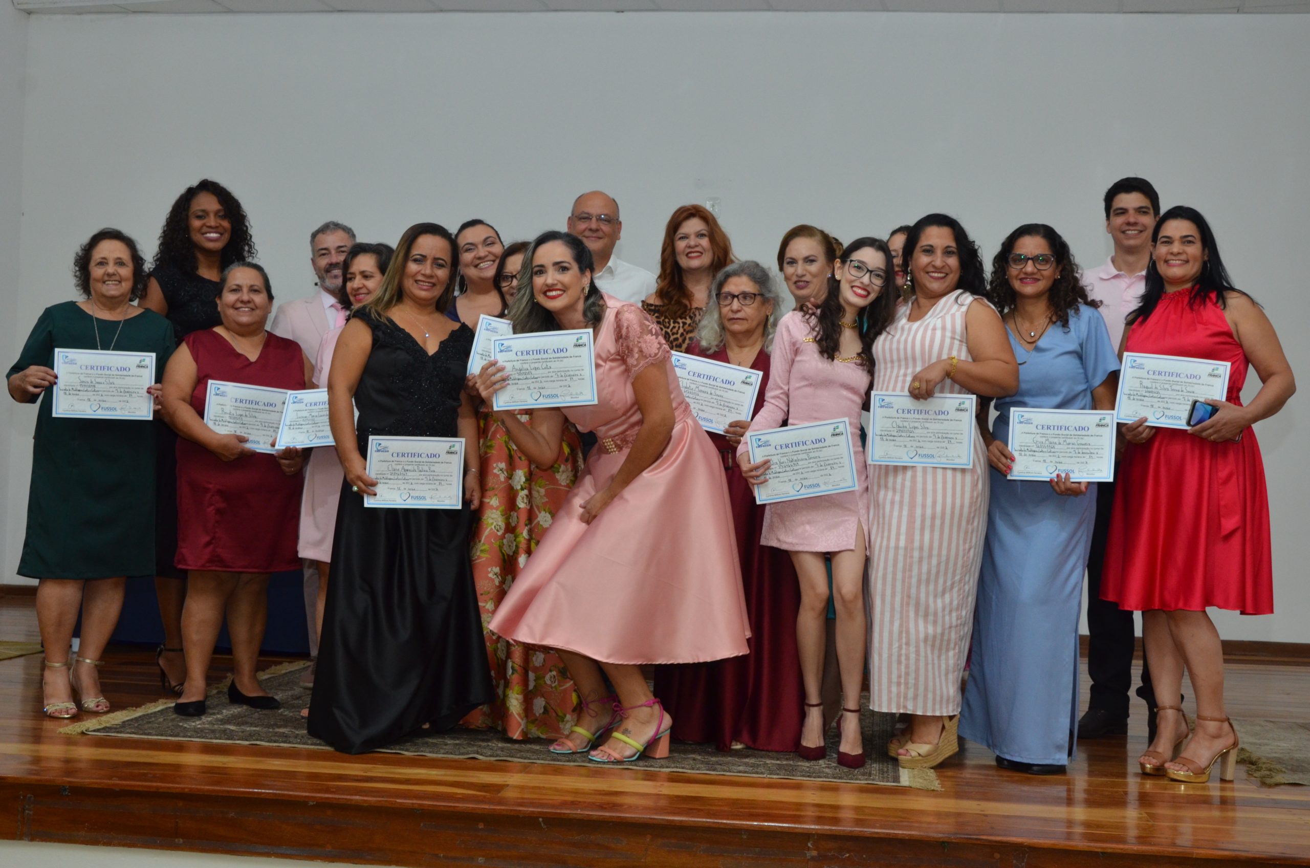 Escola da Moda de Franca entrega certificados em cerimônia emocionante