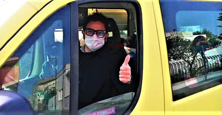 Já pensou em ter o prefeito da cidade de motorista? Veja caso de uma pequena cidade