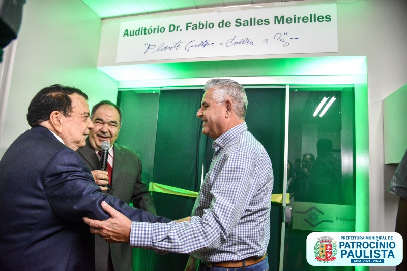 Sindicato Rural de Patrocínio Paulista homenageia Fábio Meirelles em novo auditório