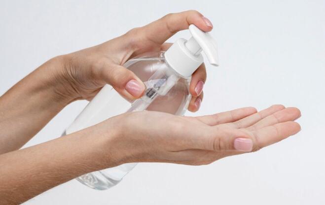 Álcool gel tem validade? Veja quanto tempo o produto pode durar após ser aberto