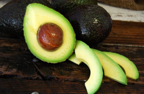 Conheça alguns benefícios de comer abacate, considerado como um “superalimento” - Jornal da Franca