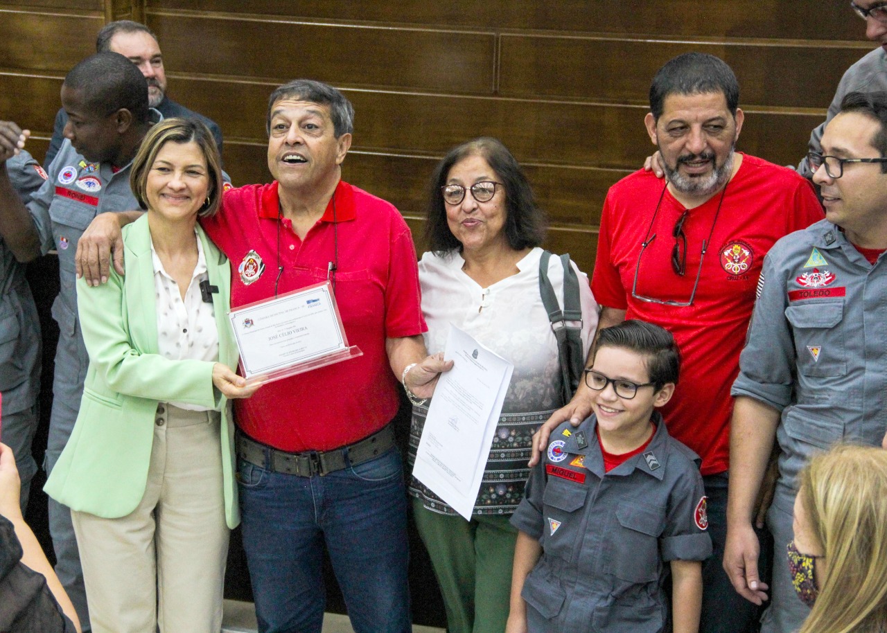 Deputada Graciela participa de homenagem a Bombeiros na Câmara de Franca